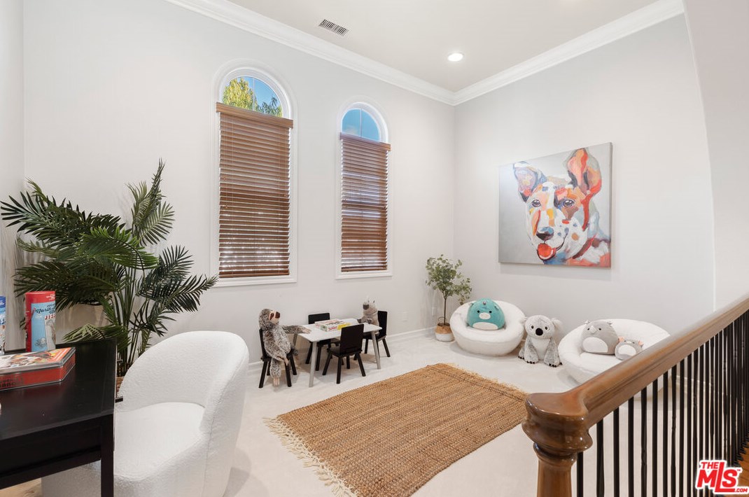 7437 Coastal View Dr, Los Angeles CA  90045-1272 exterior