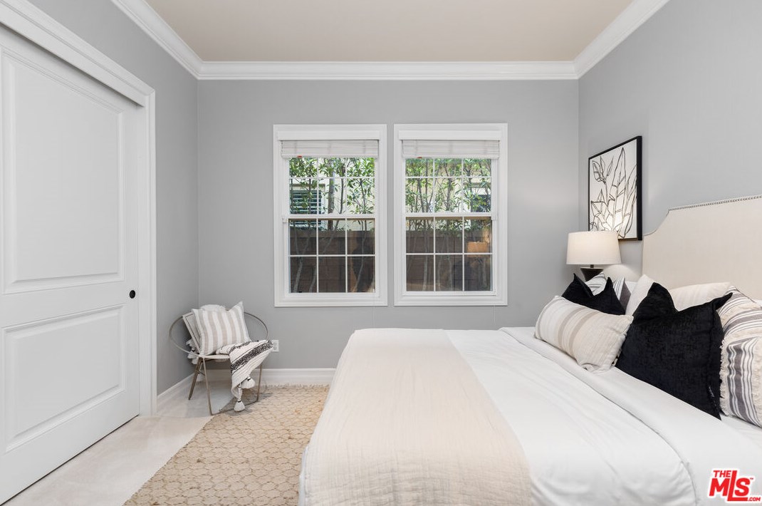 7437 Coastal View Dr, Los Angeles CA  90045-1272 exterior