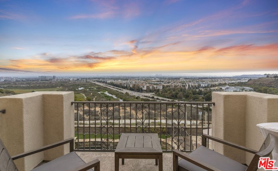 7437 Coastal View Dr, Los Angeles CA  90045-1272 exterior