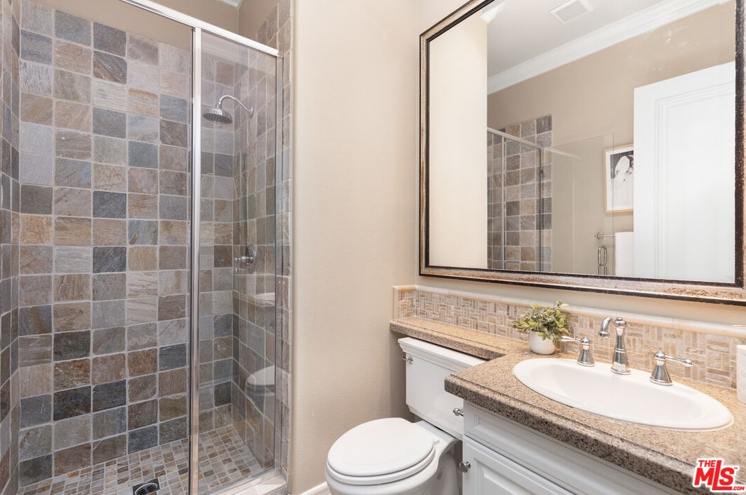 7437 Coastal View Dr, Los Angeles CA  90045-1272 exterior