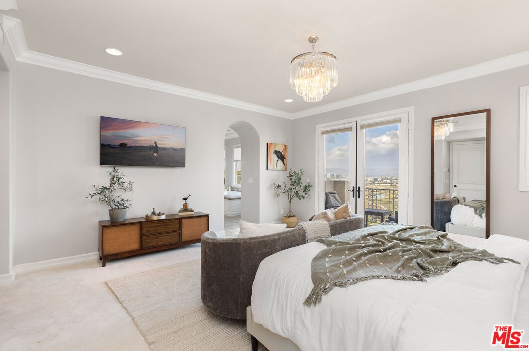 7437 Coastal View Dr, Los Angeles CA  90045-1272 exterior