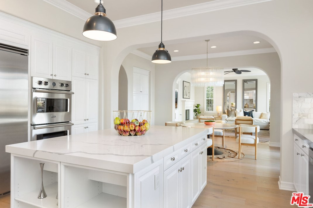 7437 Coastal View Dr, Los Angeles CA  90045-1272 exterior