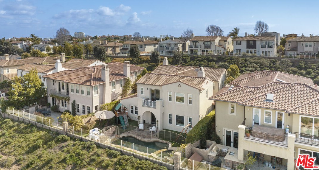 7437 Coastal View Dr, Los Angeles CA  90045-1272 exterior