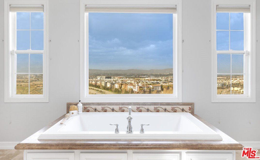 7437 Coastal View Dr, Los Angeles CA  90045-1272 exterior