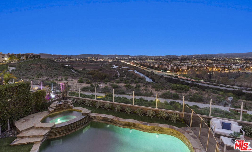 7437 Coastal View Dr, Los Angeles CA  90045-1272 exterior