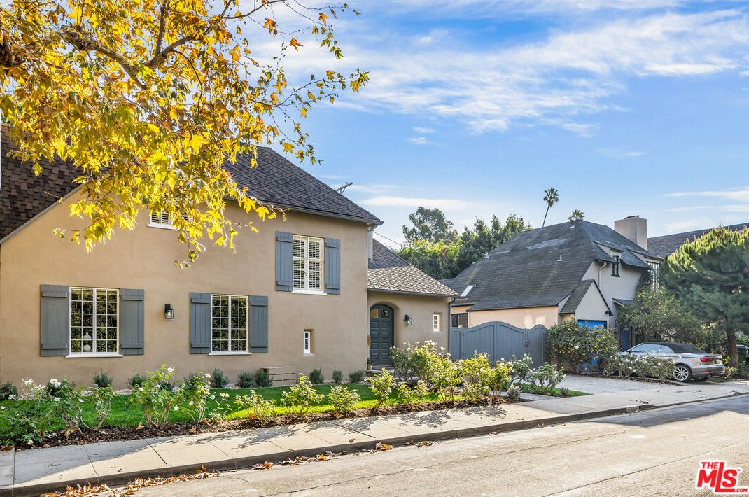 522 Bronson Ave, Los Angeles CA  90004-1402 exterior