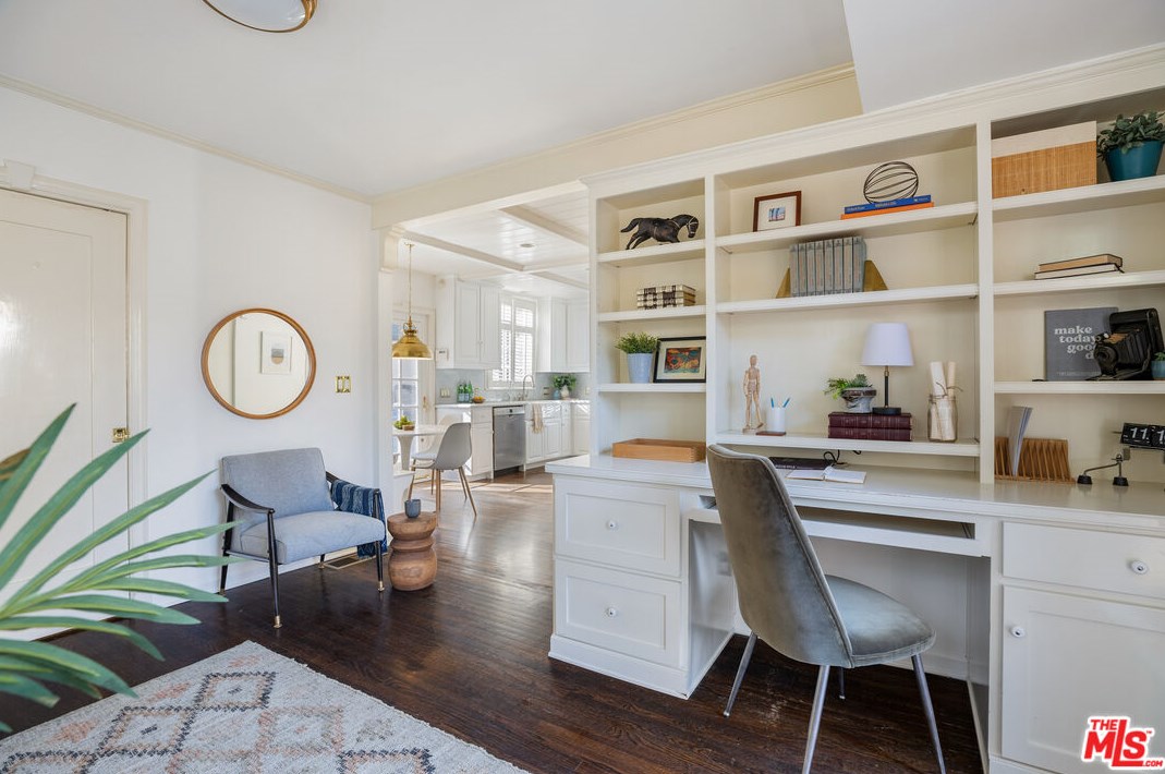 522 Bronson Ave, Los Angeles CA  90004-1402 exterior