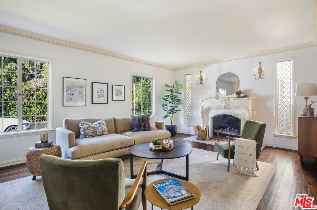 522 Bronson Ave, Los Angeles CA  90004-1402 exterior