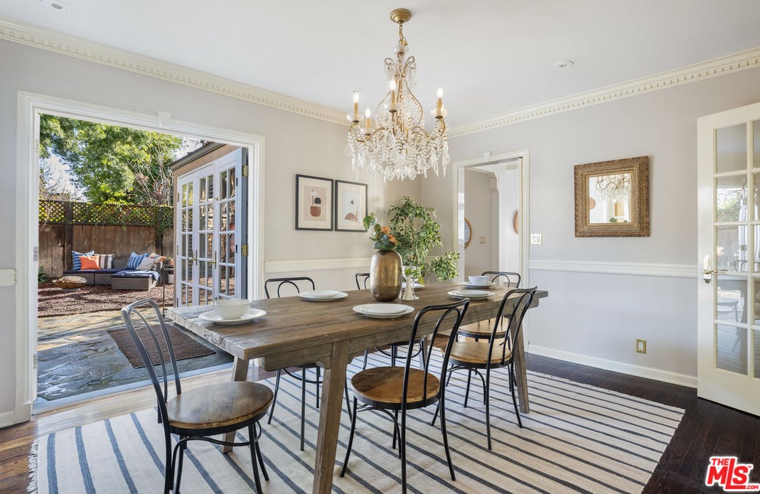 522 Bronson Ave, Los Angeles CA  90004-1402 exterior