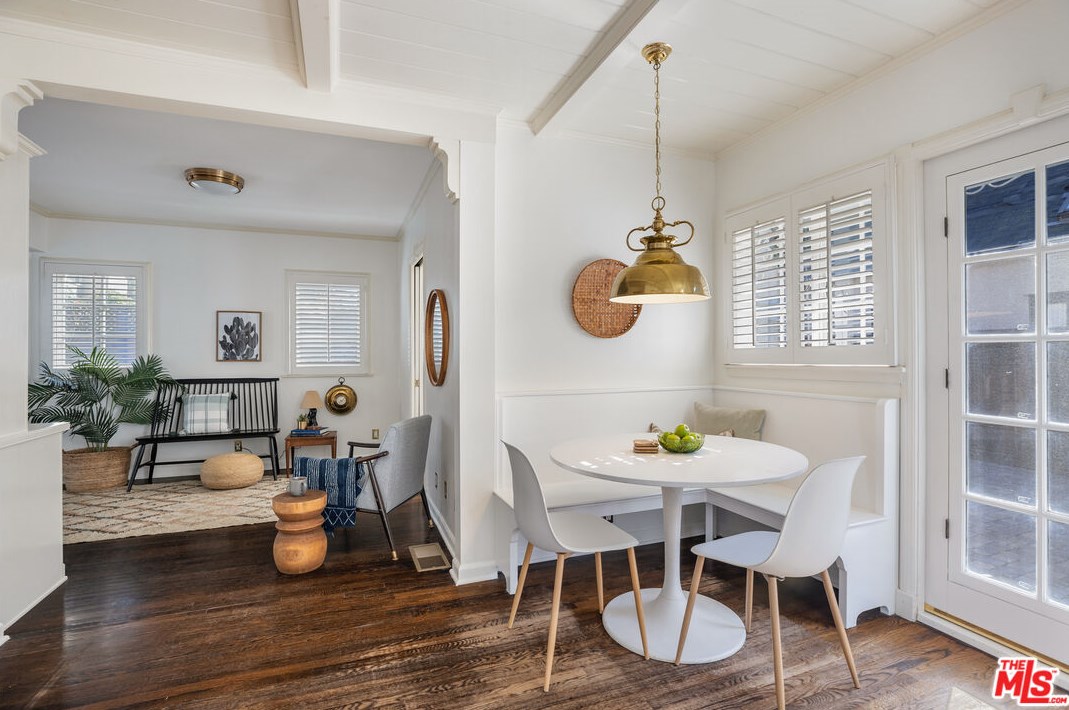 522 Bronson Ave, Los Angeles CA  90004-1402 exterior