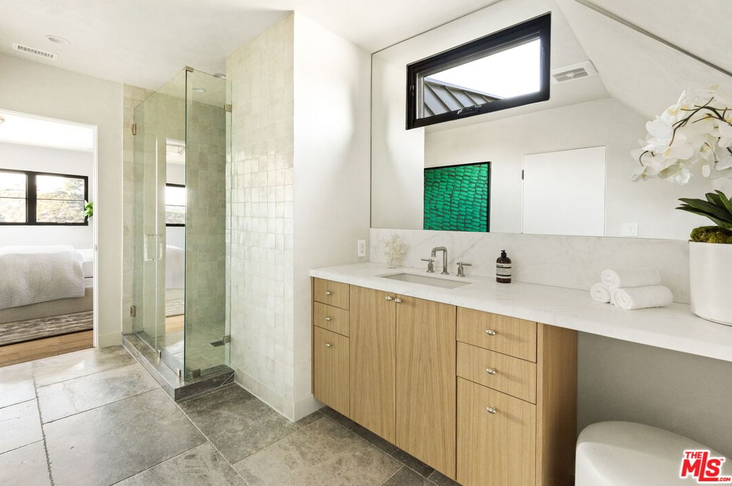 10829 Savona Rd, Los Angeles CA  90077-2306 exterior