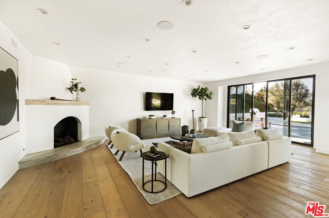 10829 Savona Rd, Los Angeles CA  90077-2306 exterior