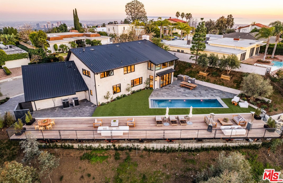 10829 Savona Rd, Los Angeles CA  90077-2306 exterior