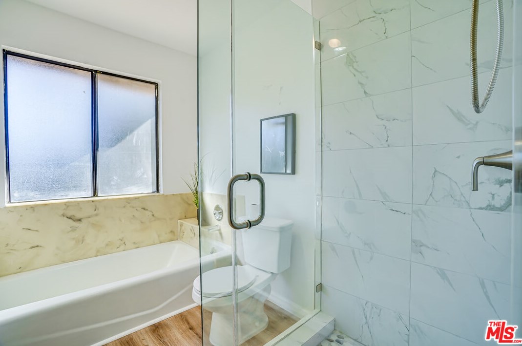 6268 Crebs Ave, Los Angeles CA  91335-6815 exterior