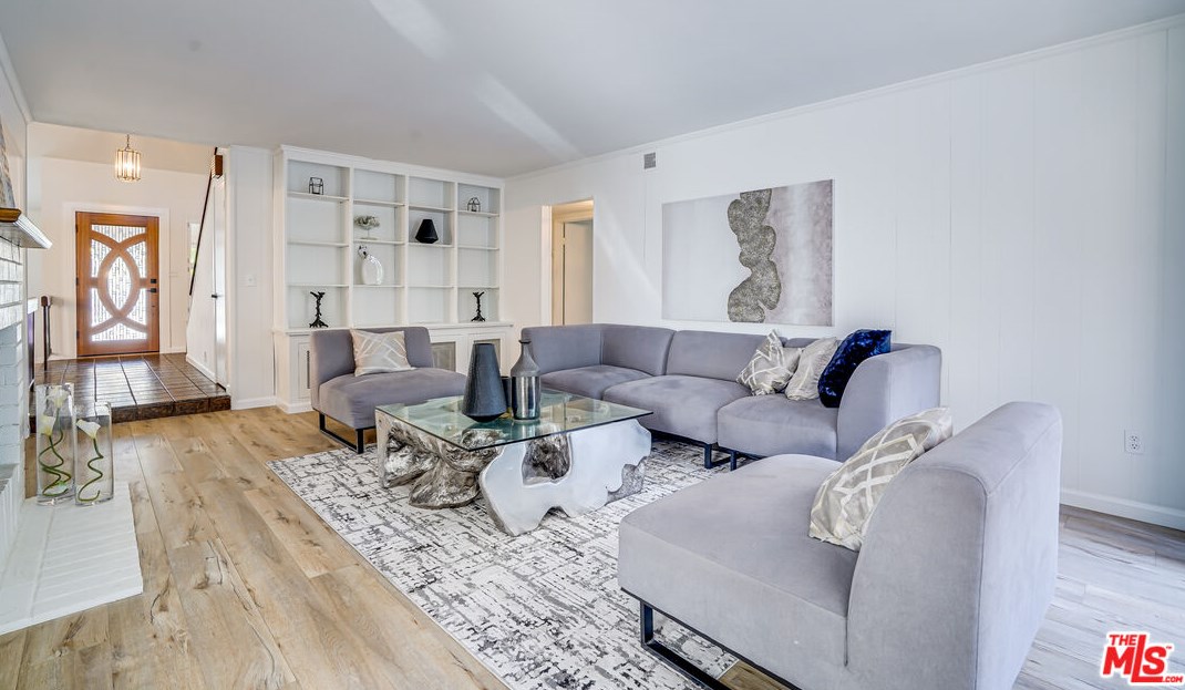 6268 Crebs Ave, Los Angeles CA  91335-6815 exterior