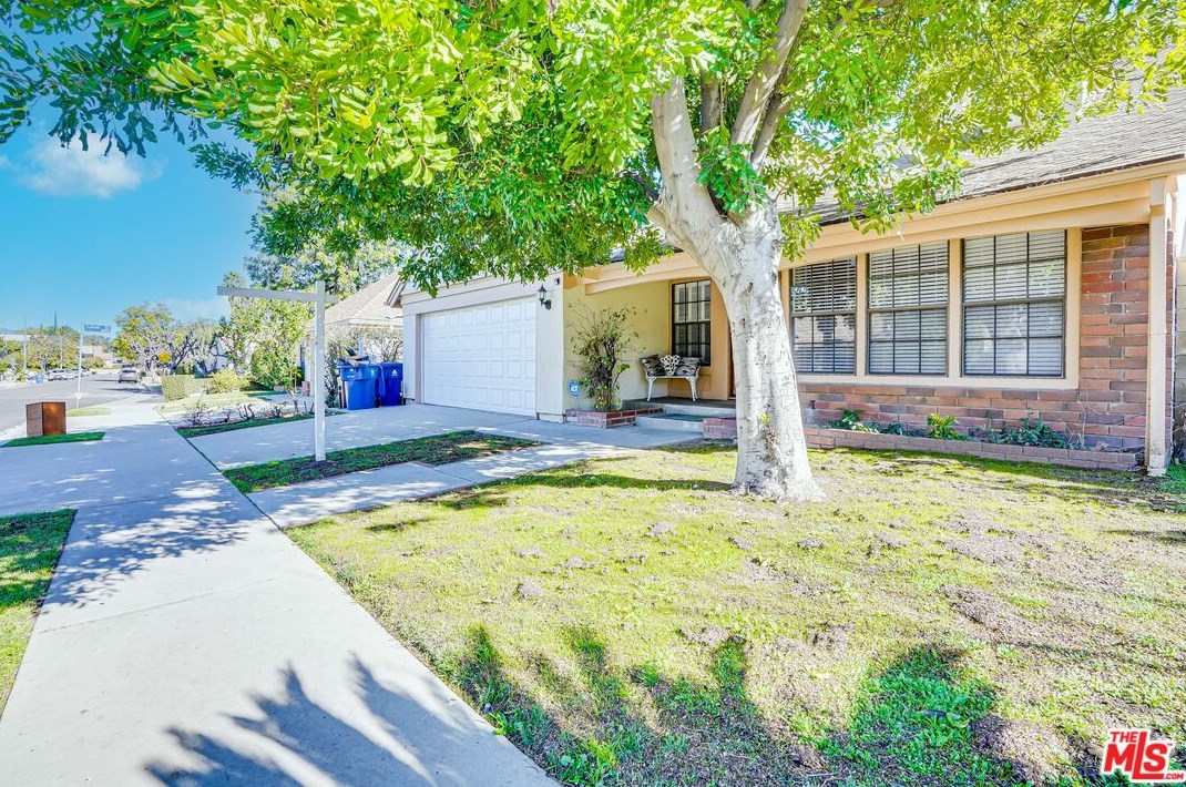 6268 Crebs Ave, Los Angeles CA  91335-6815 exterior