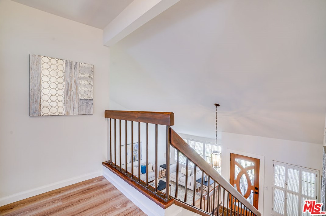 6268 Crebs Ave, Los Angeles CA  91335-6815 exterior