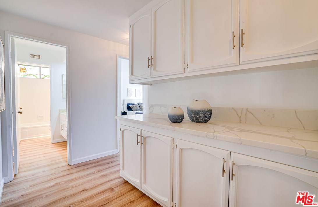 6268 Crebs Ave, Los Angeles CA  91335-6815 exterior