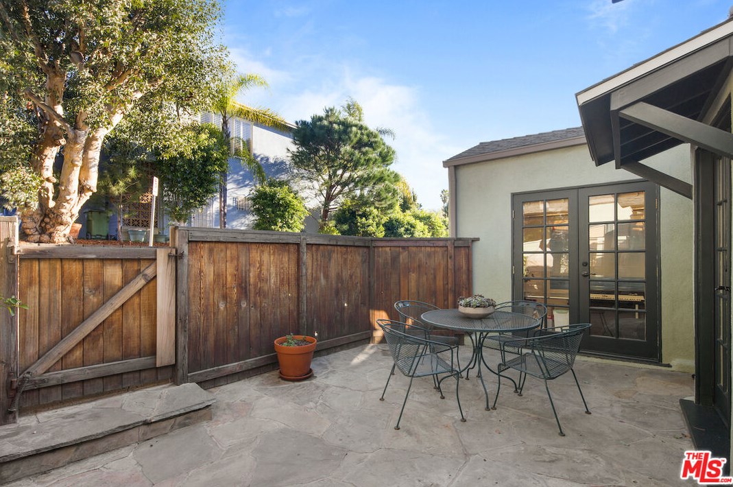 2344 Vista Gordo Dr, Los Angeles, CA 90026-2022