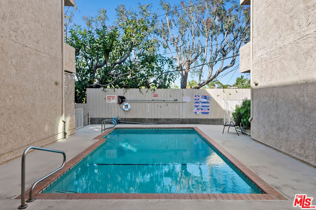 10345 Almayo Ave, Los Angeles CA  90064-2656 exterior
