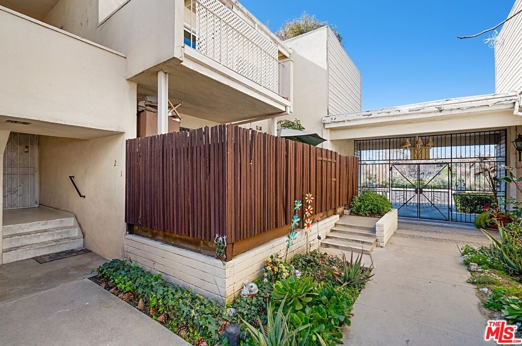 6000 Coldwater Canyon Ave #2, North Hollywood, CA 91606