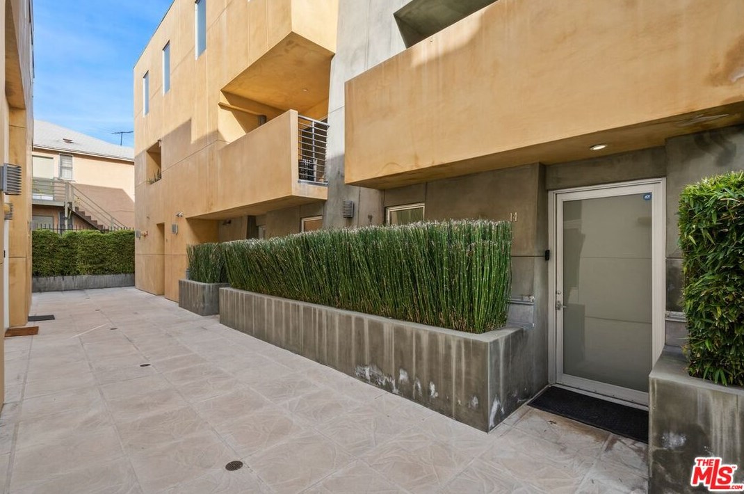 1120 N El Centro Ave Apt 14, Los Angeles, CA 90038