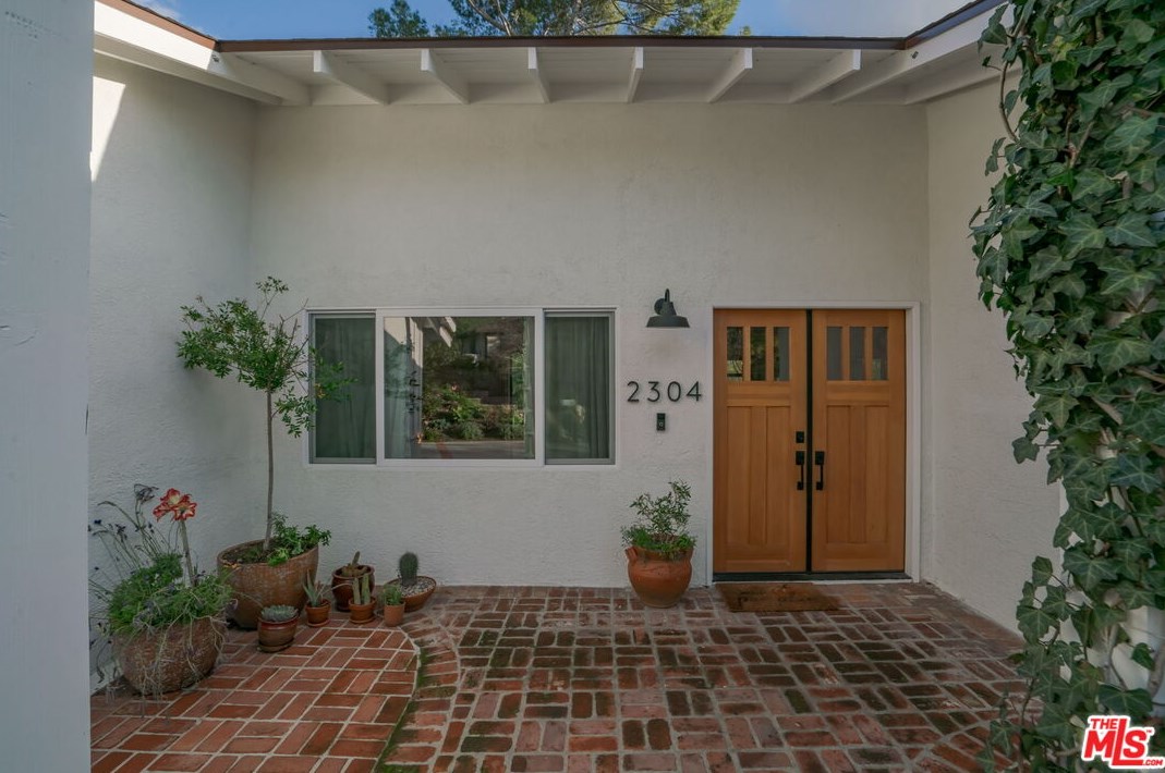 2304 Pickens Canyon Rd, Glendale, CA 91214