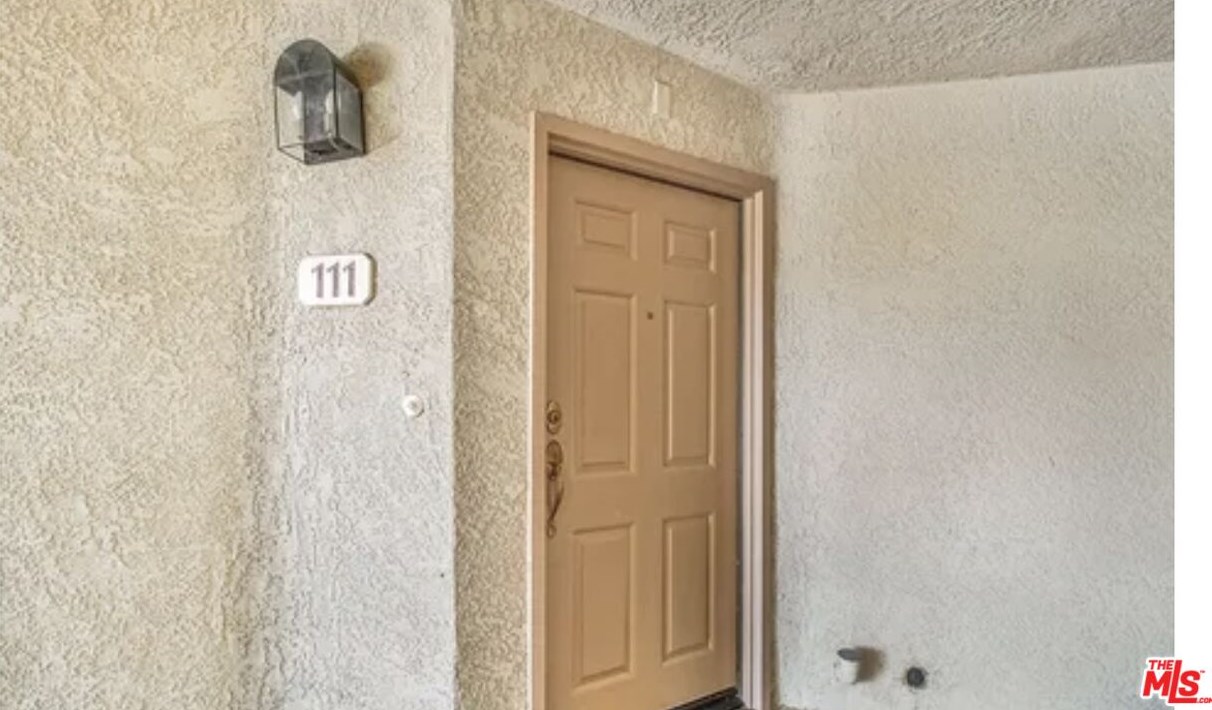 631 Oak Run Trail #111, Calabasas, CA 91377