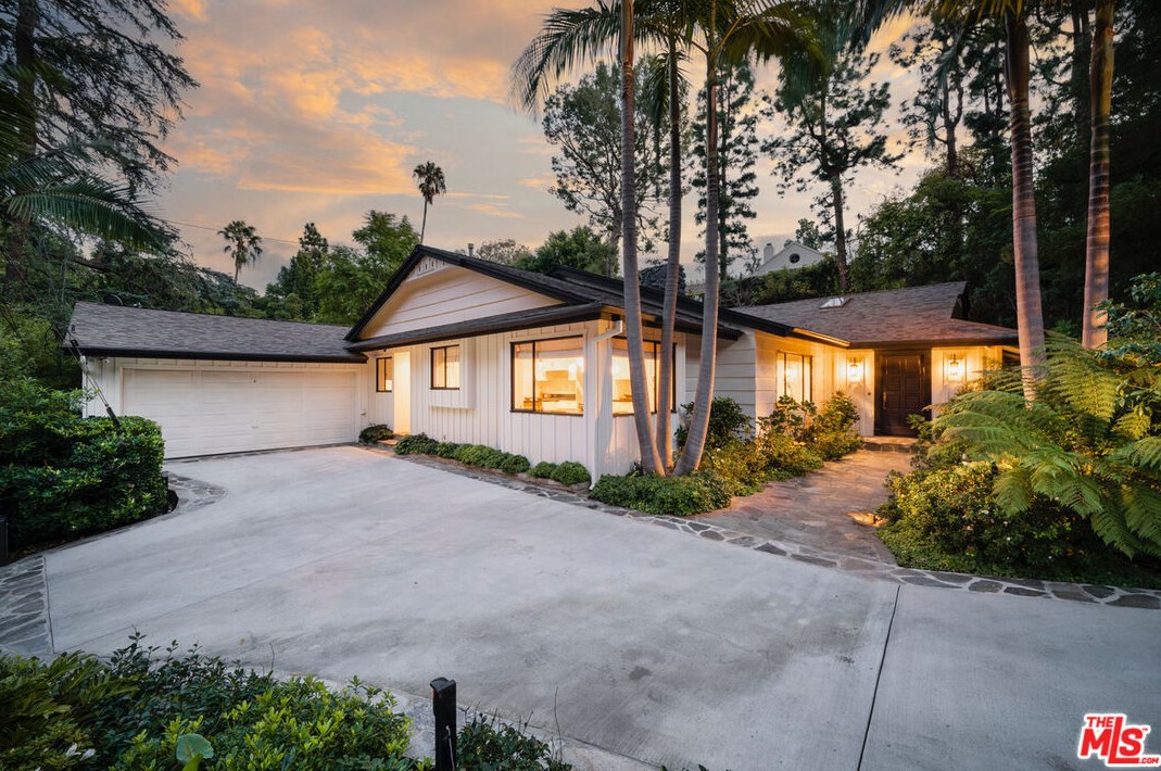 1268 Beverly View Dr, Beverly Hills, CA 90210-2039