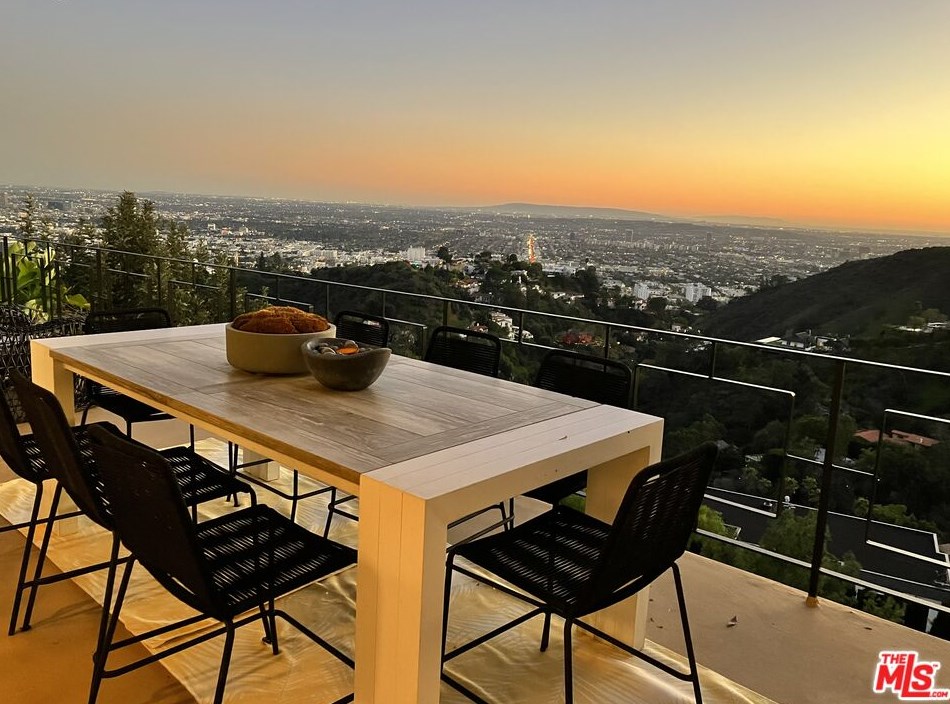 7026 Macapa Dr, Los Angeles, CA 90068-2002