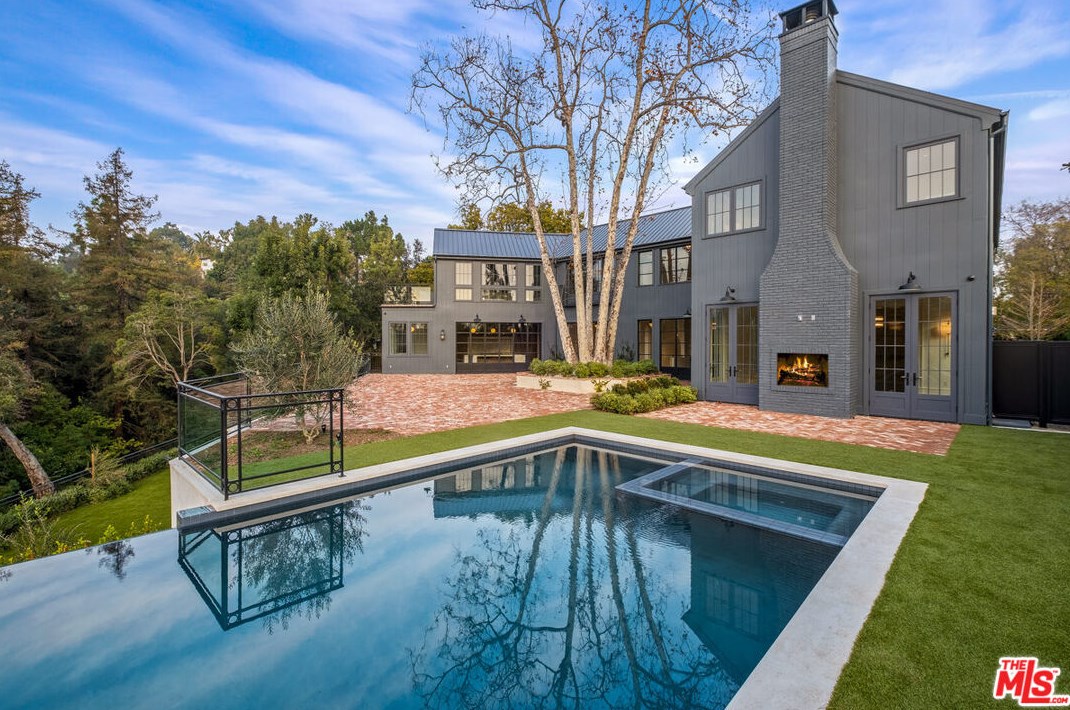 665 Walther Way, Los Angeles CA  90049-2314 exterior