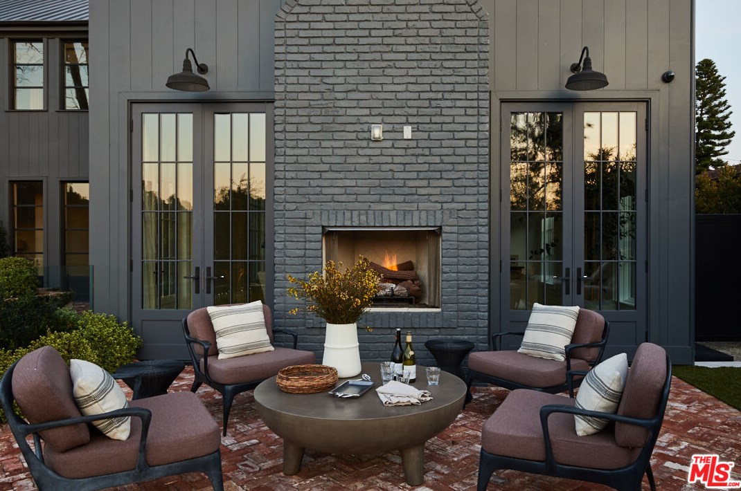 665 Walther Way, Los Angeles CA  90049-2314 exterior