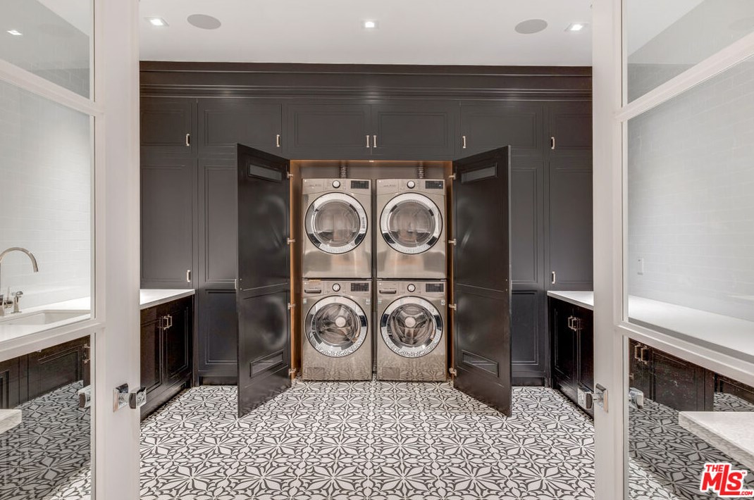 665 Walther Way, Los Angeles CA  90049-2314 exterior