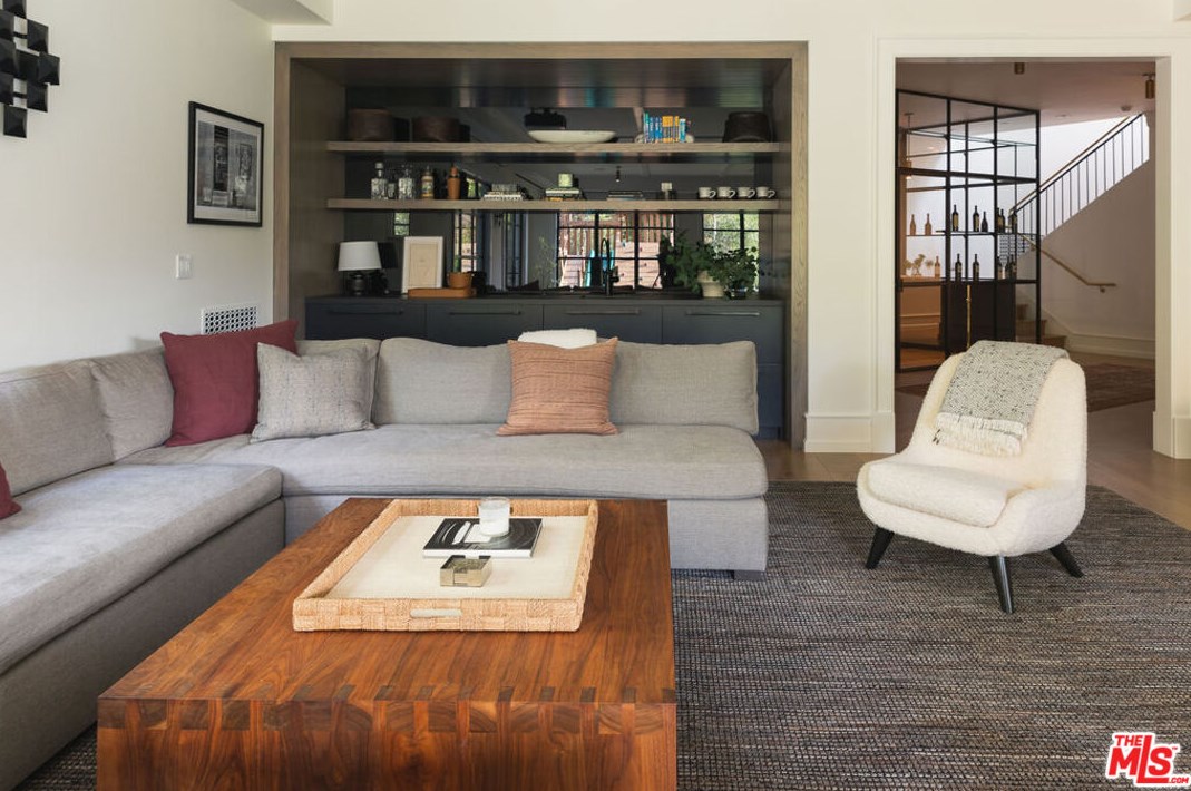 665 Walther Way, Los Angeles CA  90049-2314 exterior