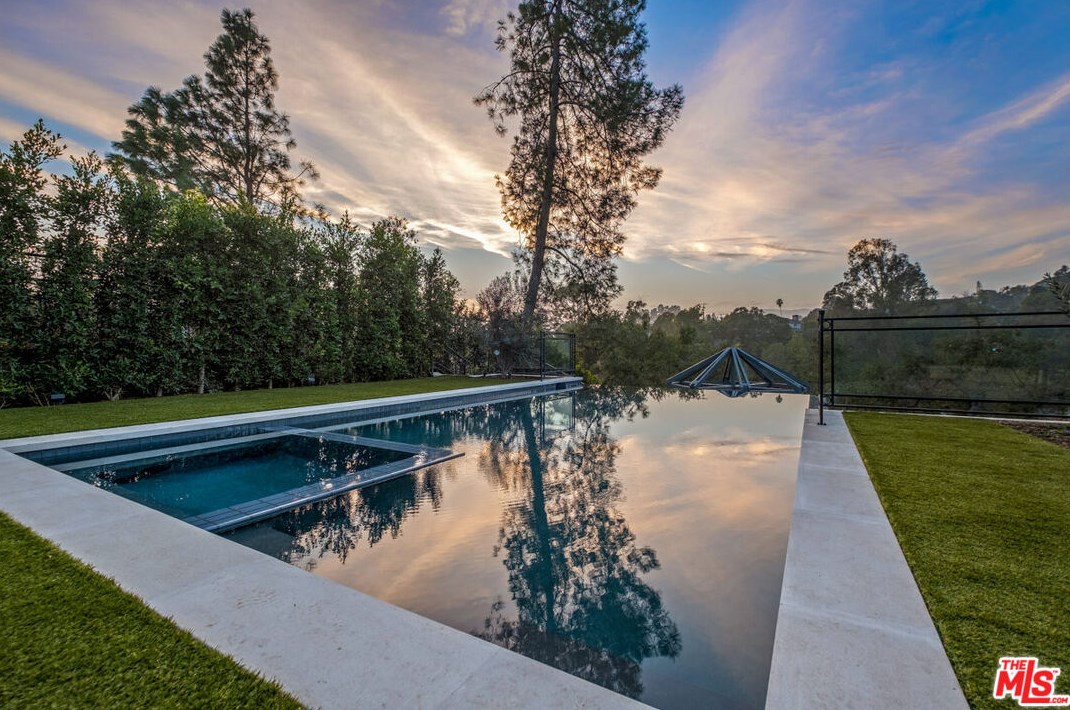 665 Walther Way, Los Angeles CA  90049-2314 exterior