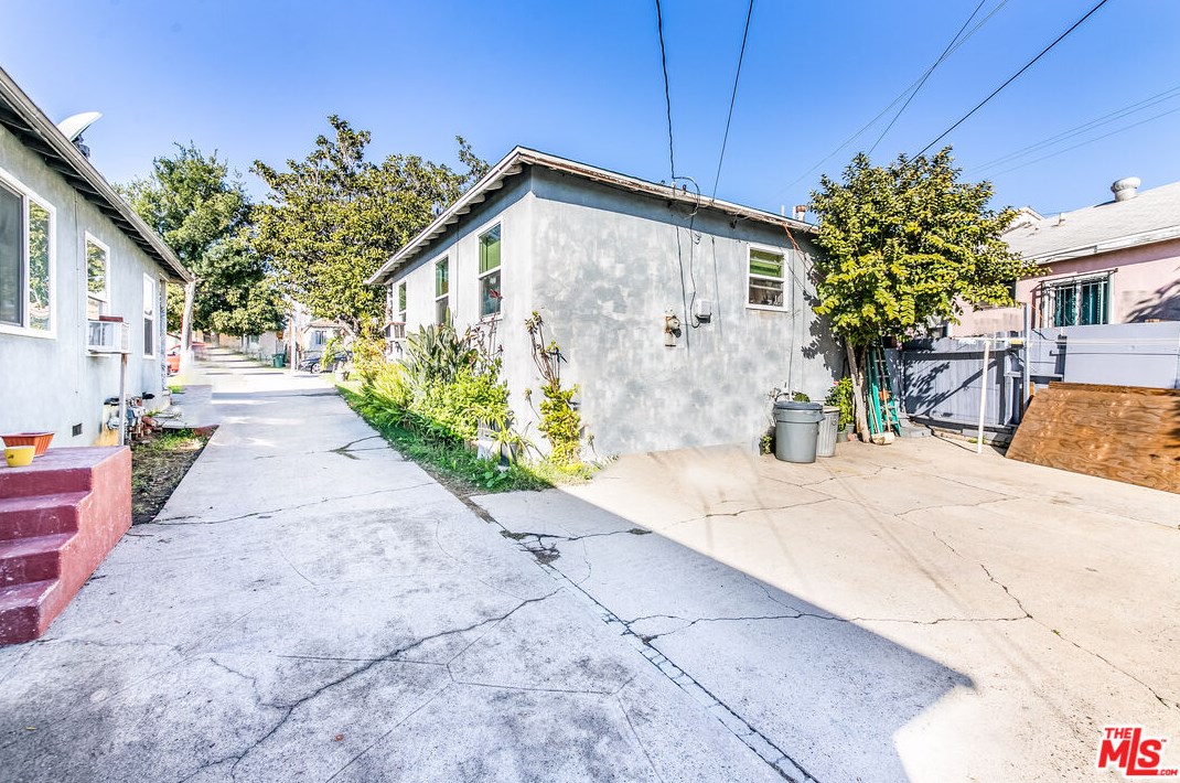 350 Vancouver Ave, Los Angeles CA  90022-3220 exterior