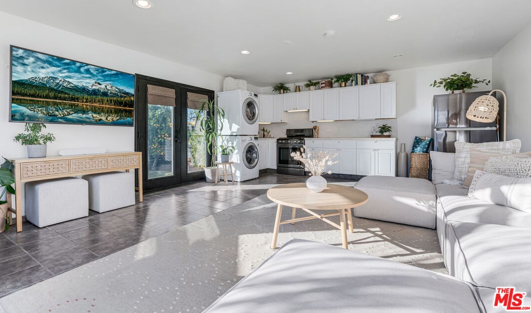 7371 82nd St, Los Angeles CA  90045-2418 exterior