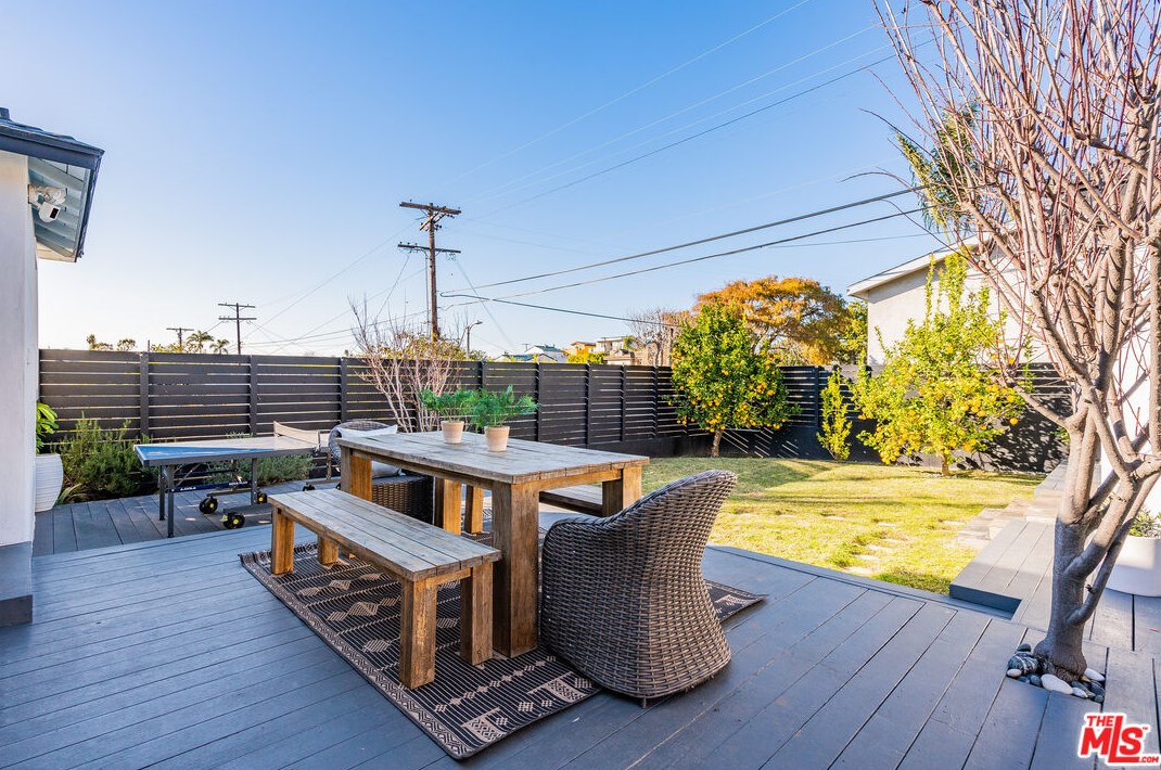 7371 82nd St, Los Angeles CA  90045-2418 exterior