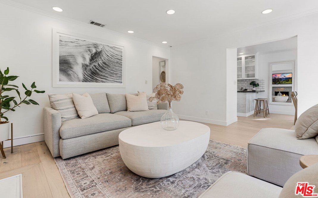 7371 82nd St, Los Angeles CA  90045-2418 exterior