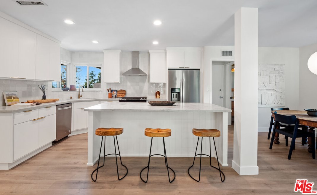 12272 Woodley Ave, San Fernando CA  91344-2847 exterior
