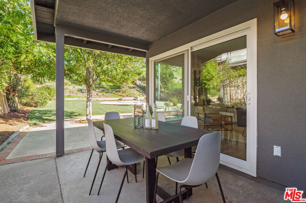 12272 Woodley Ave, San Fernando CA  91344-2847 exterior