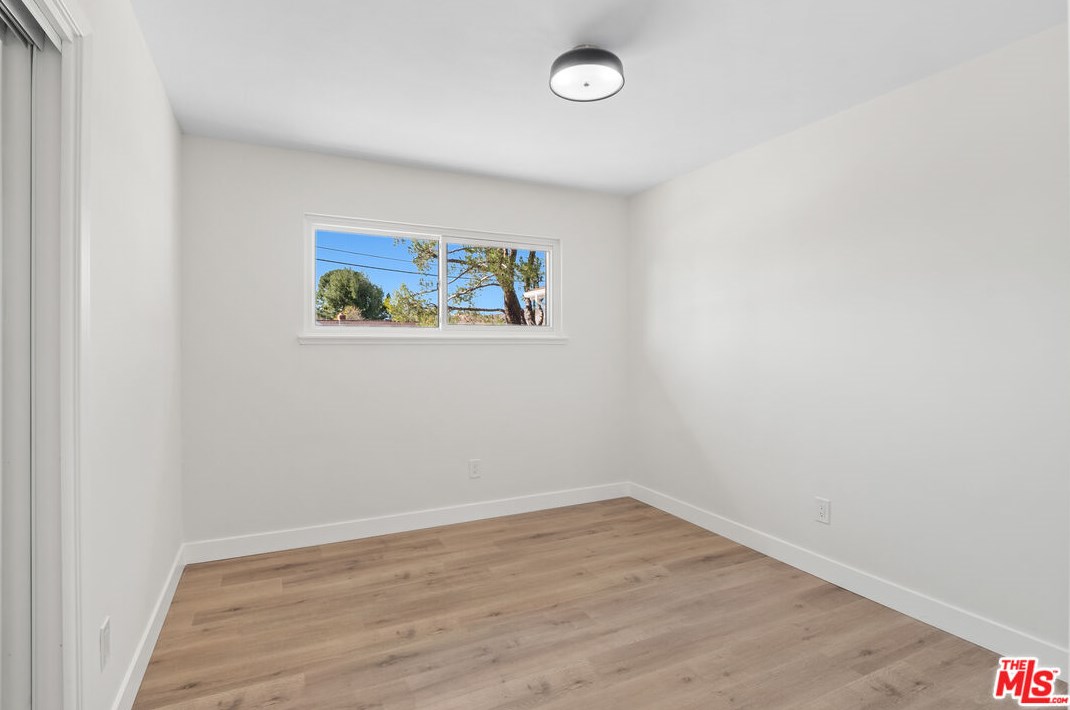 12272 Woodley Ave, San Fernando CA  91344-2847 exterior