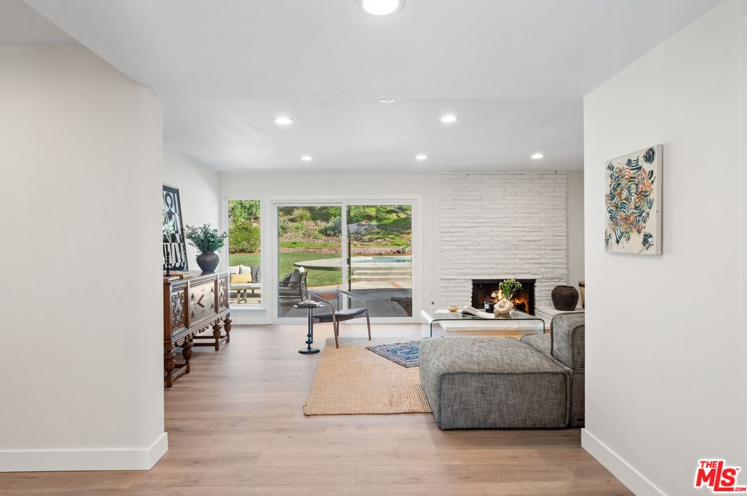 12272 Woodley Ave, San Fernando CA  91344-2847 exterior