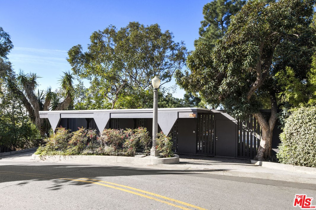 2227 Alcyona Dr, Los Angeles CA  90068-2804 exterior