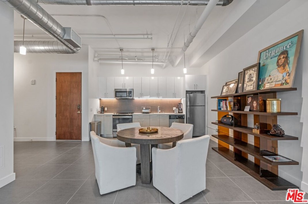 939 S Broadway #1006, Los Angeles, CA 90015