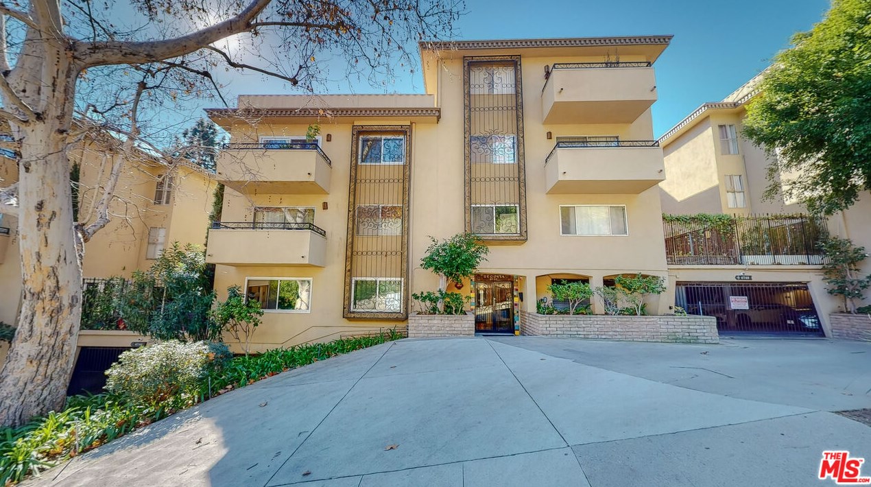 6752 Hillpark Dr, Los Angeles CA  90068-2176 exterior