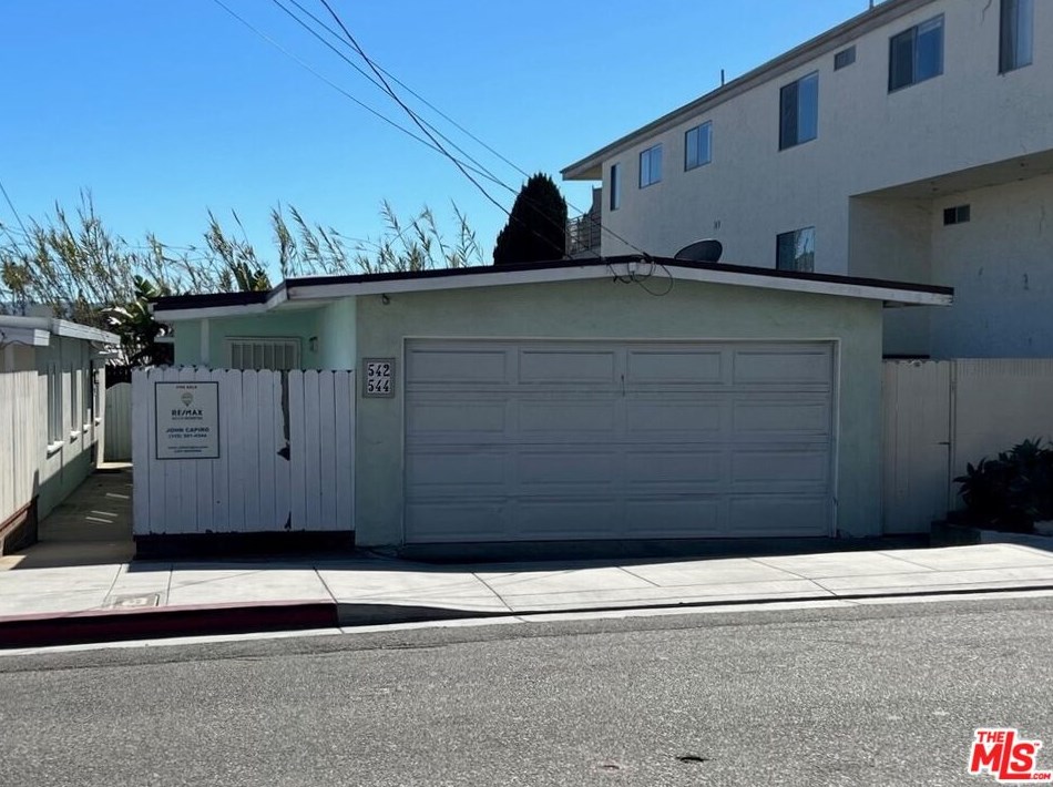 542 8th St, Hermosa Beach, CA 90254-4218