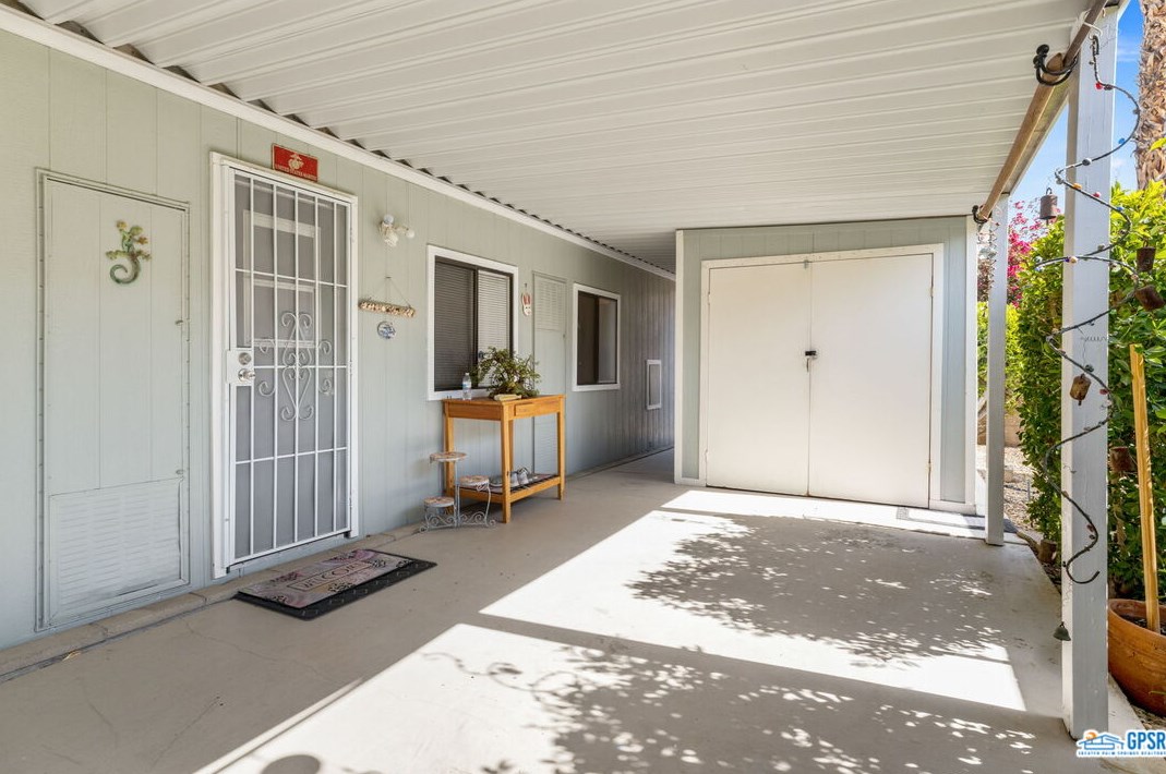 73450 Country Club Dr, Palm Desert CA  92260-8601 exterior
