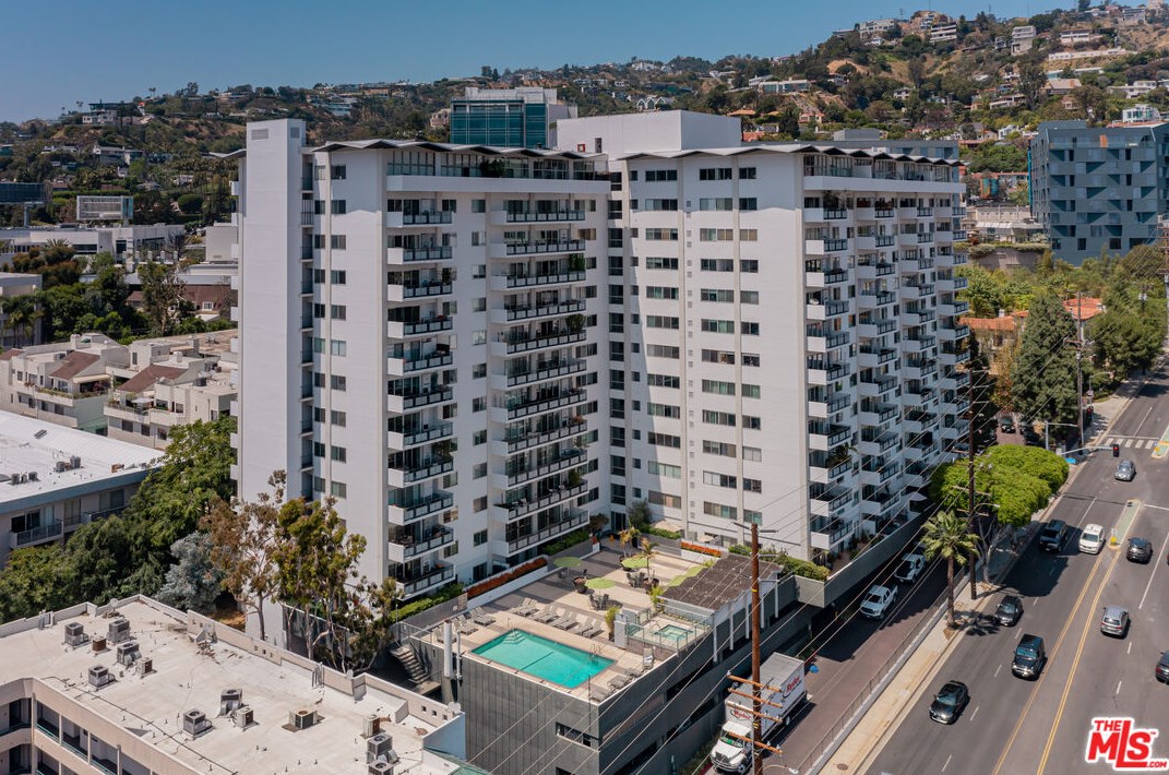 1155 La Cienega Blvd, Los Angeles CA  90035-2518 exterior