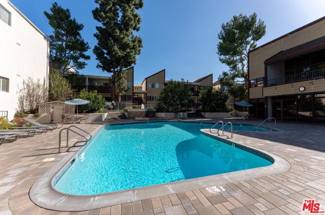 5950 Canterbury Dr, Los Angeles CA  90230-6759 exterior